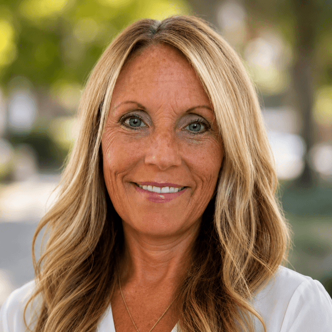 Headshot of Lisa Passalacqua