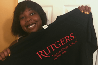 Student government welcomes incoming students with free swag