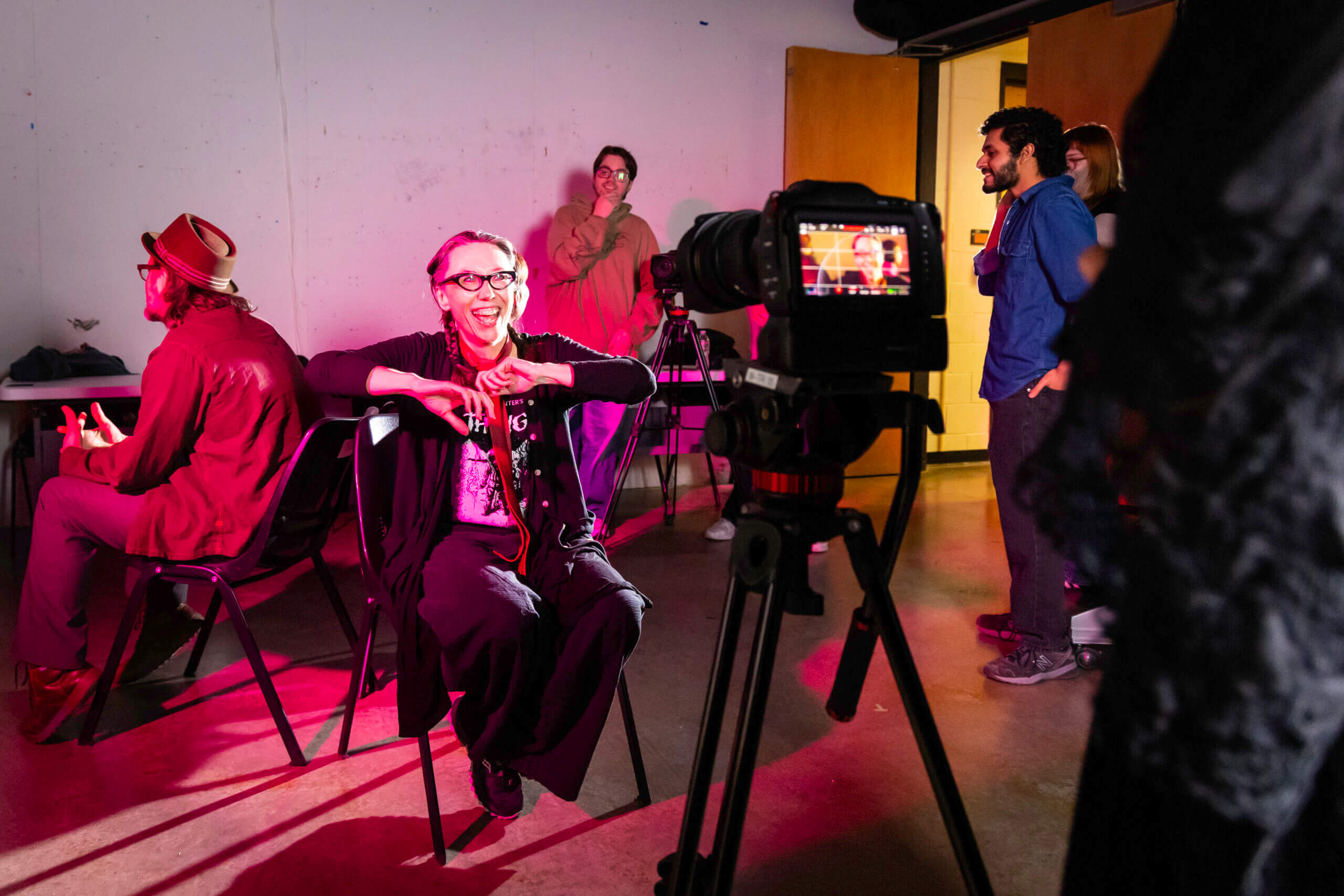 LD_040325_MGSA_Gallery_FilmClass_0534 Man adjusting lighting in a cinematography class.